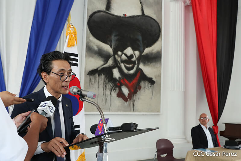 exposicion-fotografica-embajador-corea